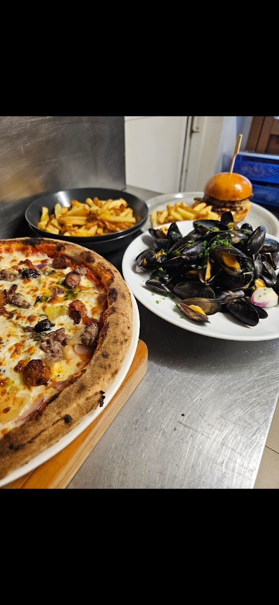 Restaurant Et Pizzeria Artisanale Le Champ De Foire Photos 2